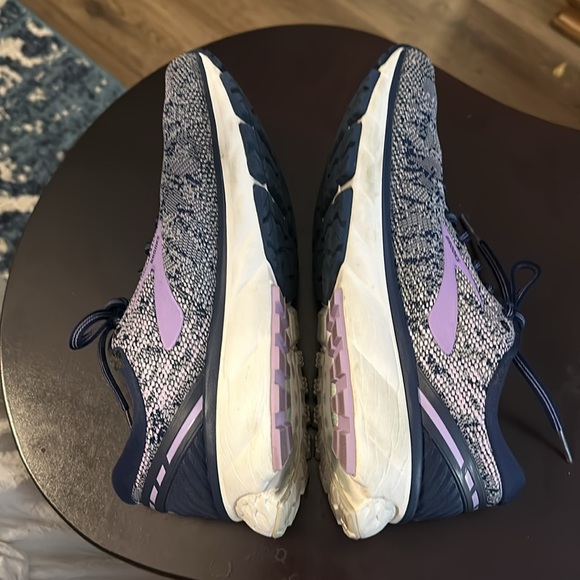 Brooks Women Ghost 11 Athletic Running Shoes size 10. Used. No original box. - Picture 8 of 15